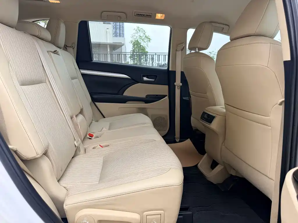 Toyota Highlander 2020 — фото 12
