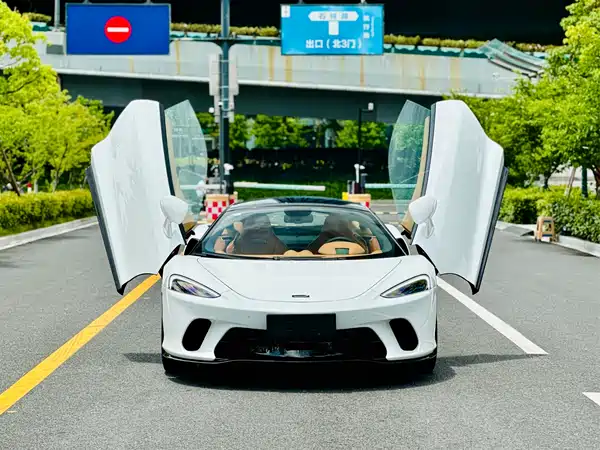 McLaren GT 2022