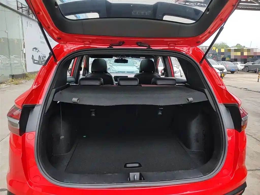 Geely Binyue 2020 — фото 19