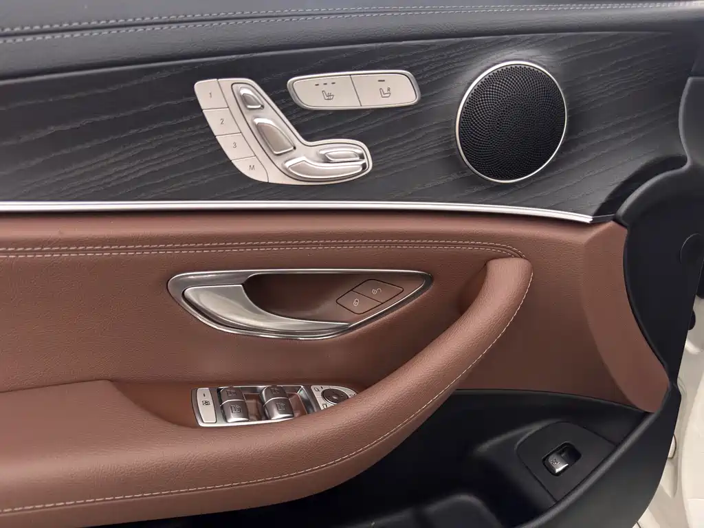 Mercedes-Benz E-Class 2018 — фото 11