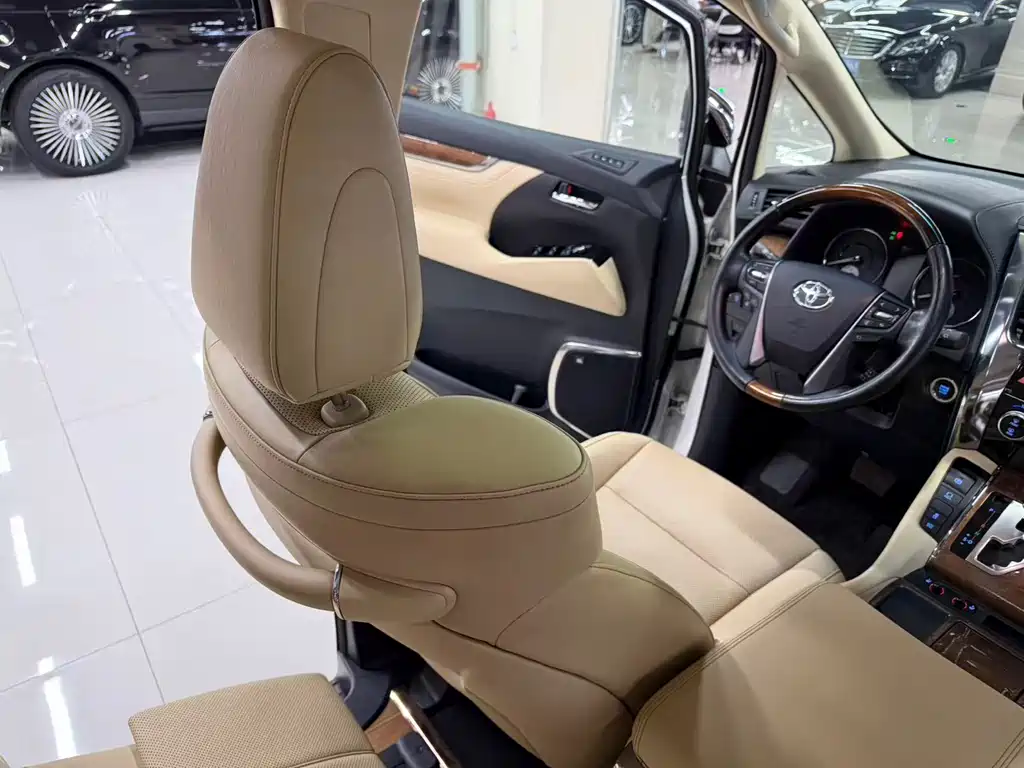 Toyota Alphard 2017 — фото 11