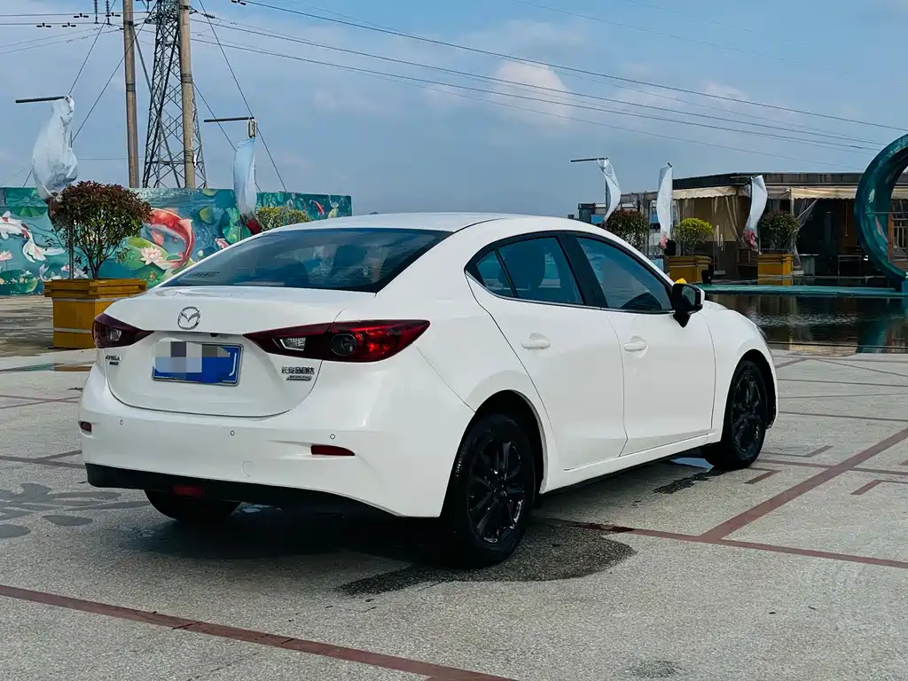 Mazda 3 Axela 2018 — фото 15