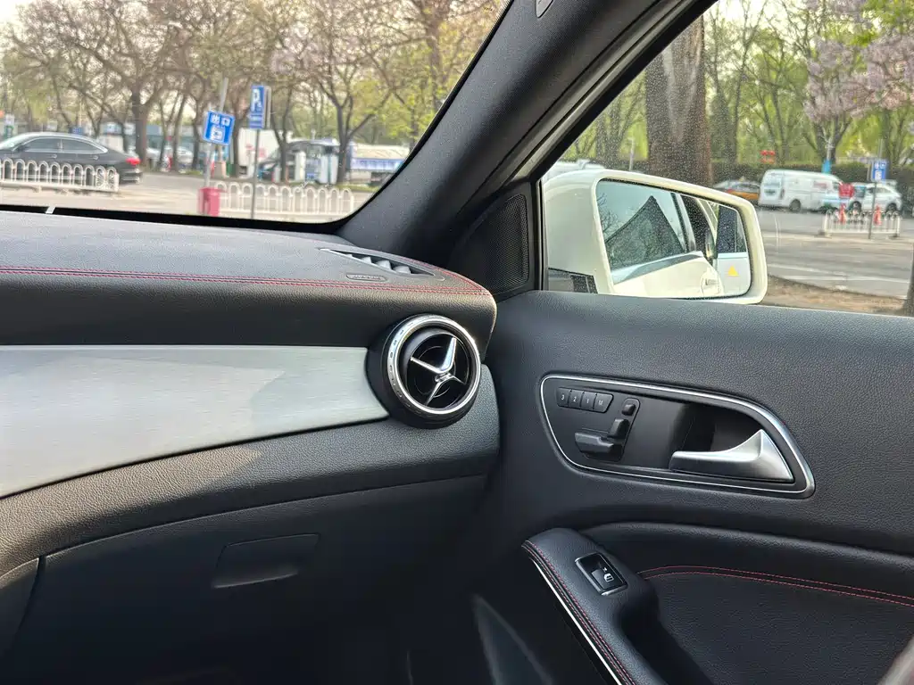 Mercedes-Benz GLA AMG 2015 — фото 35
