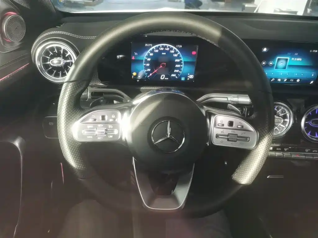 Mercedes-Benz A-Class 2019 — фото 11