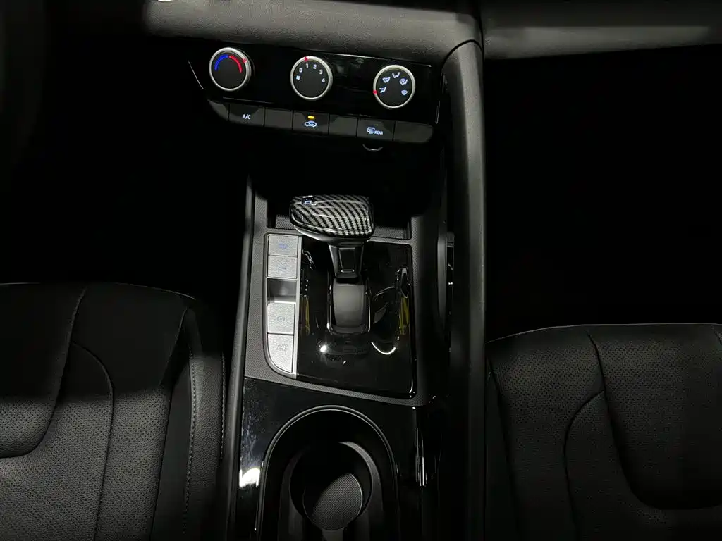 Hyundai Elantra 2025 — фото 14