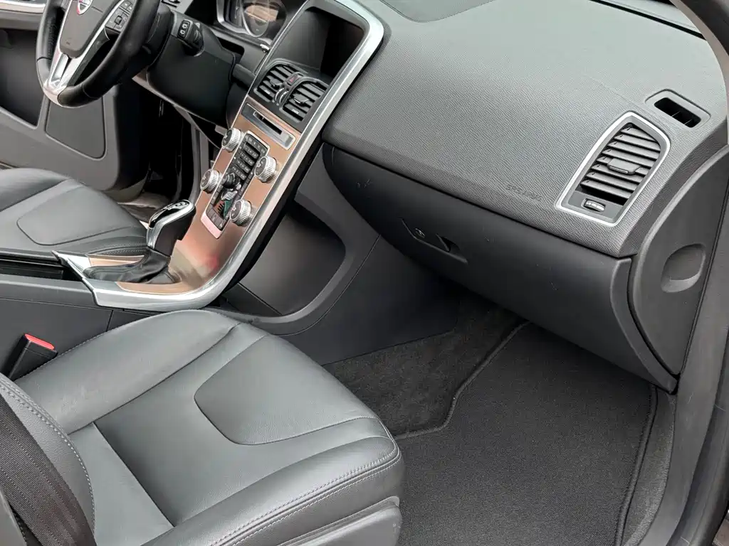 Volvo XC60 2016 — фото 14