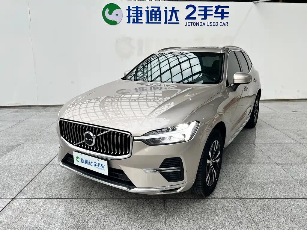 Volvo XC60 2023 — фото 1