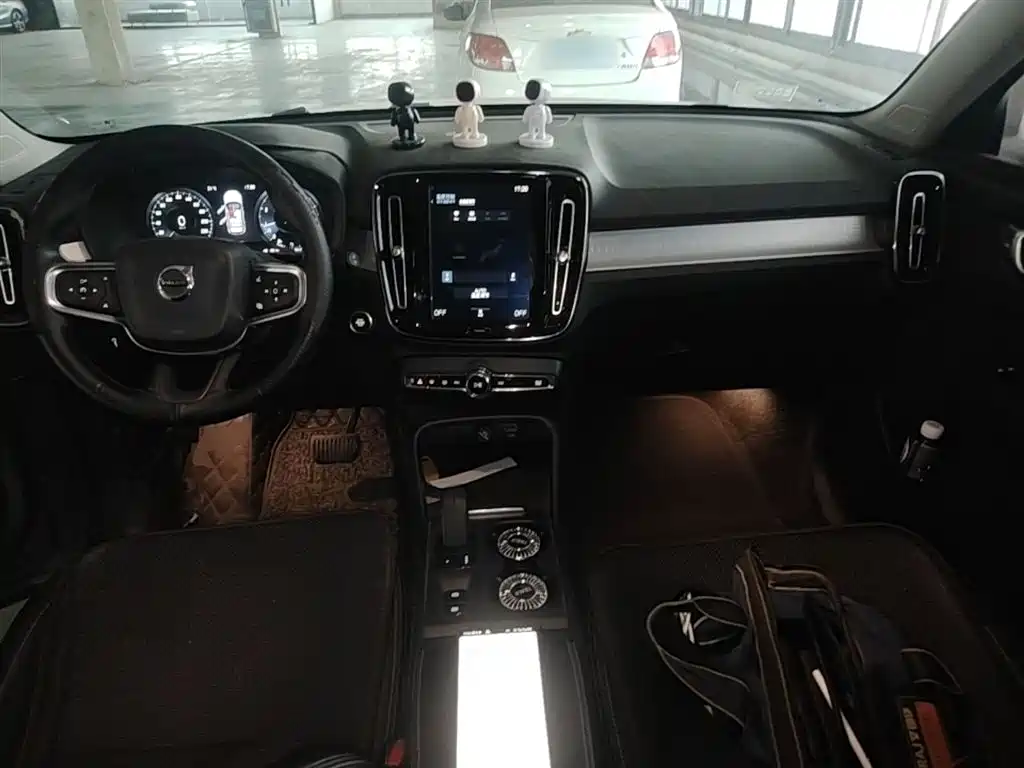 Volvo XC40 2020 — фото 10