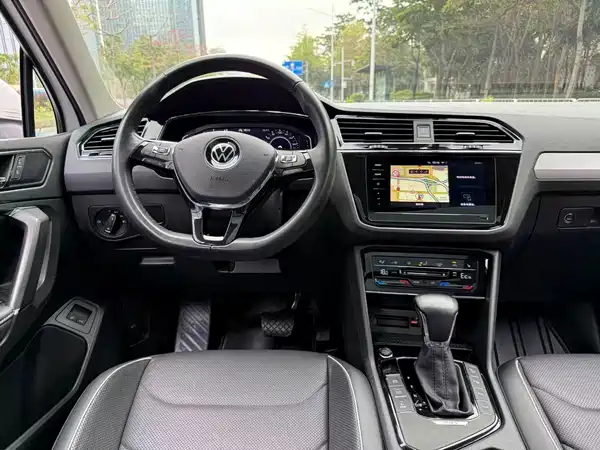 Volkswagen Tiguan L Plug-In Hybrid 2021