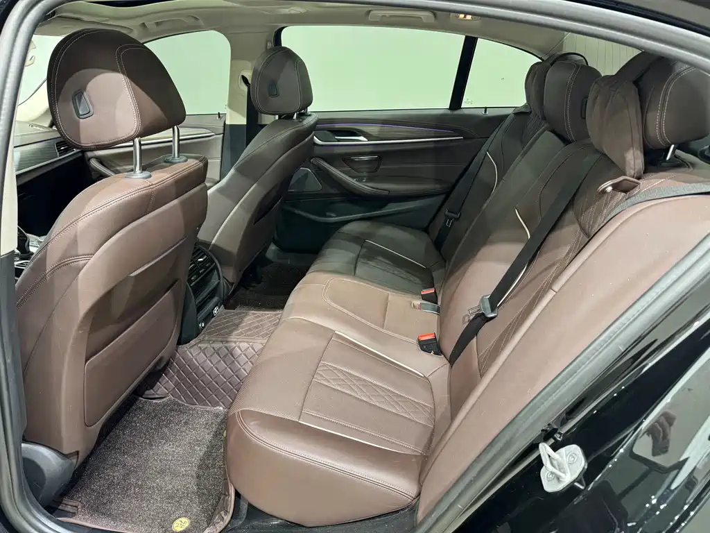 BMW 5 Series 2021 — фото 11