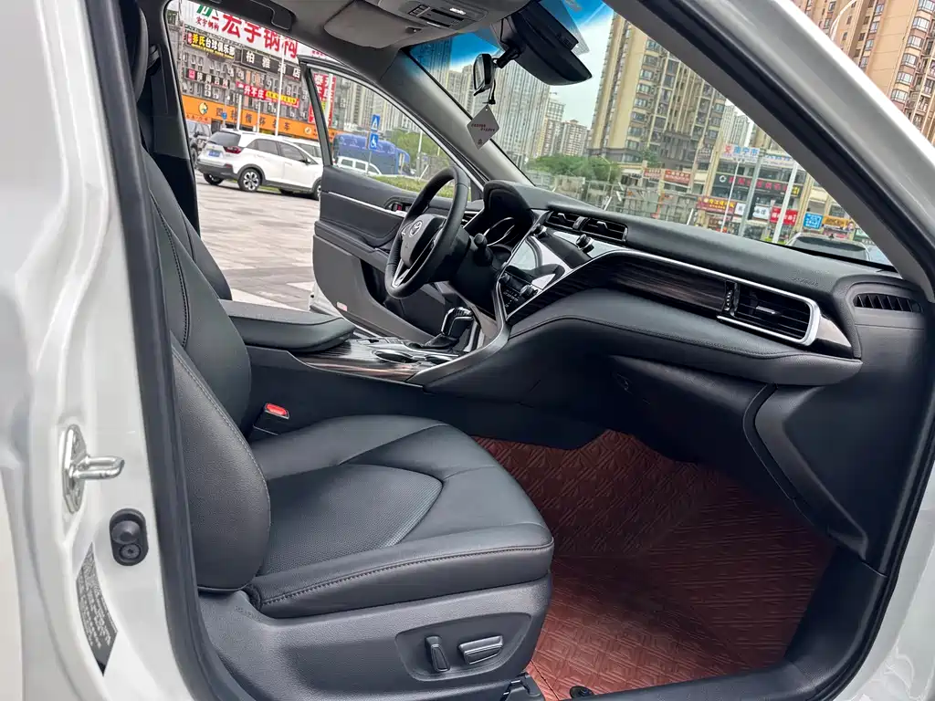 Toyota Camry 2020 — фото 13