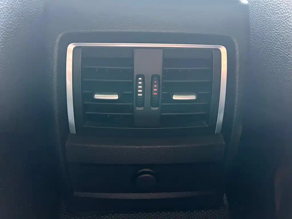 BMW 3 Series 2018 — фото 13