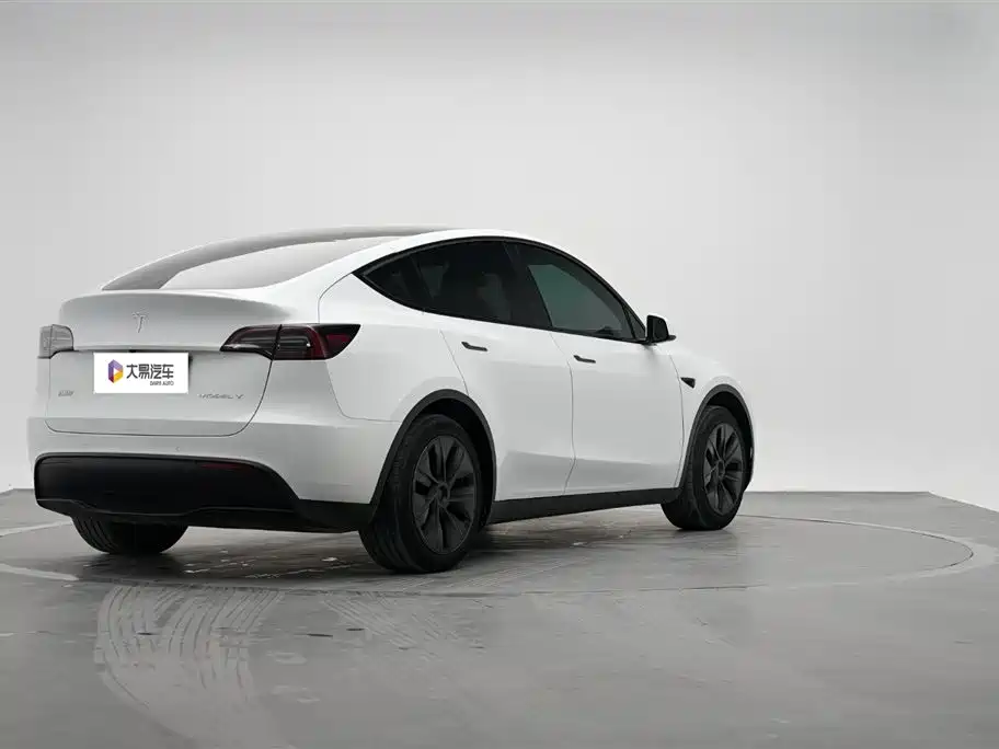 Tesla Model Y 2024 — фото 3