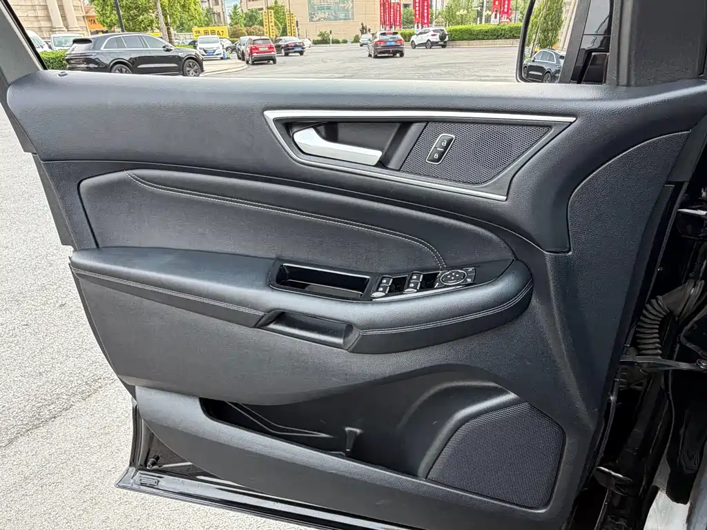 Ford Edge 2017 — фото 13