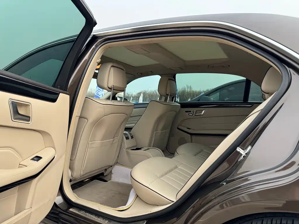 Mercedes-Benz E-Class 2015 — фото 10