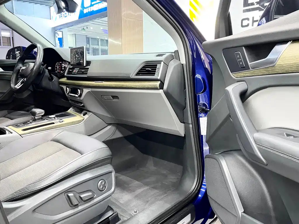 Audi Q5L 2019 — фото 16