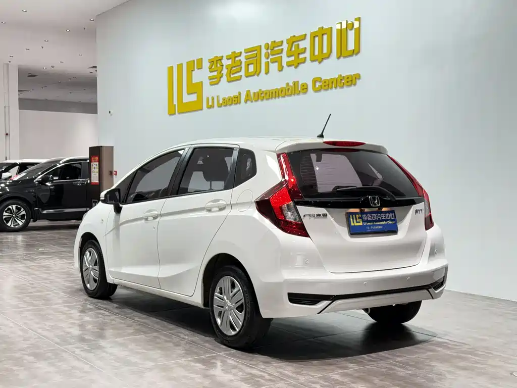 Honda Fit 2018 — фото 3