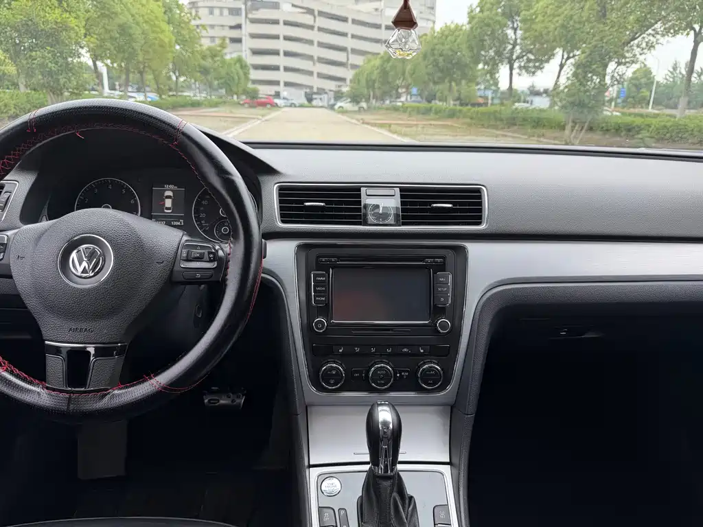 Volkswagen Passat 2015 — фото 13