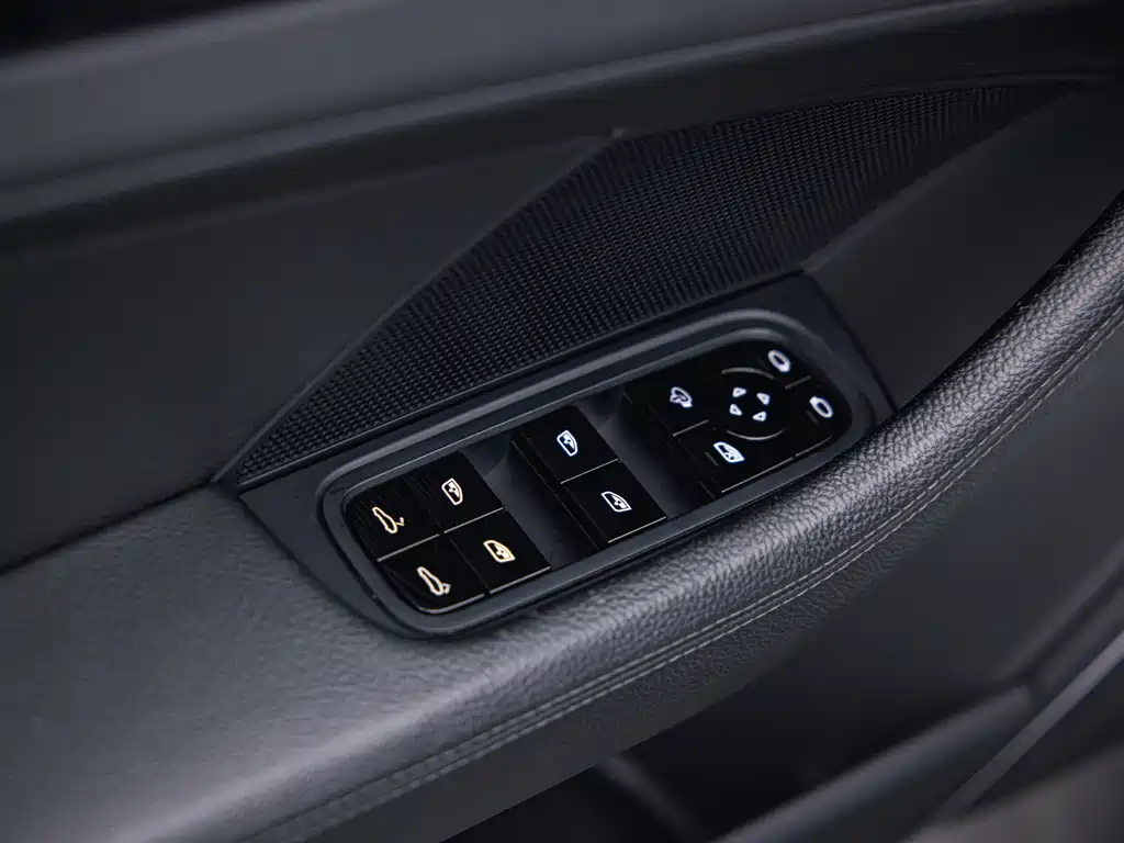 Porsche Panamera 2019 — фото 22