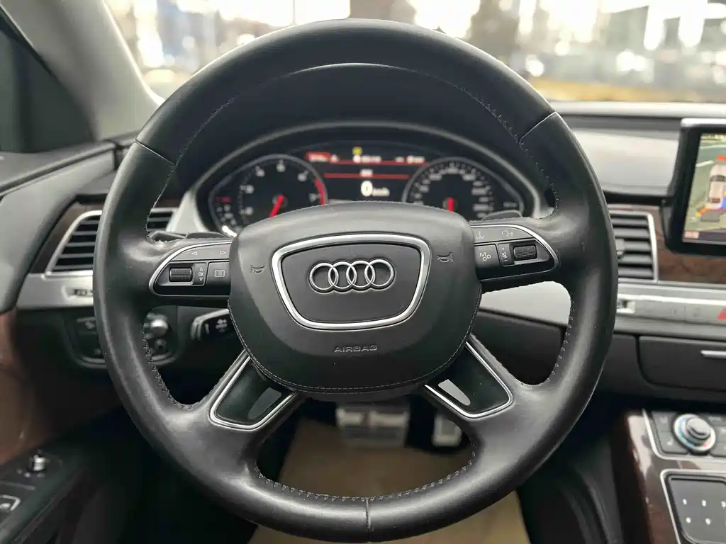 Audi A8 2015 — фото 8