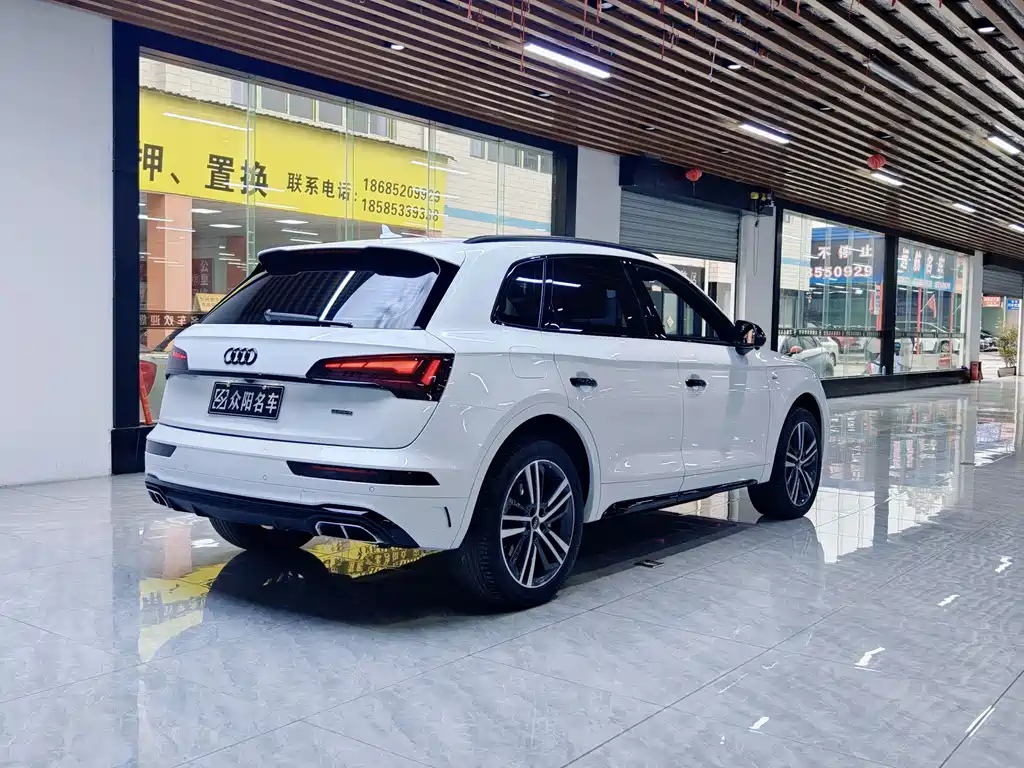 Audi Q5L 2023 — фото 14