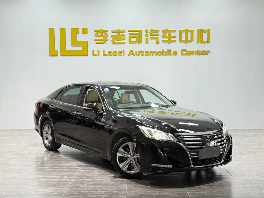 Toyota Crown 2016 — фото 3