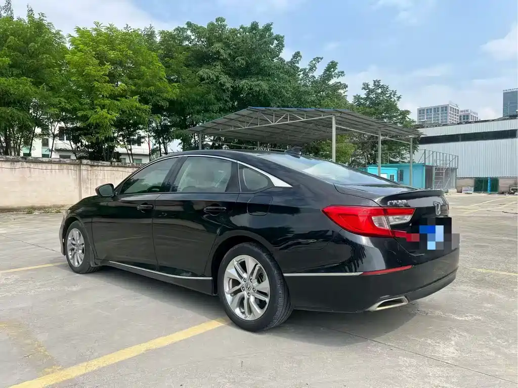 Honda Accord 2018 — фото 8