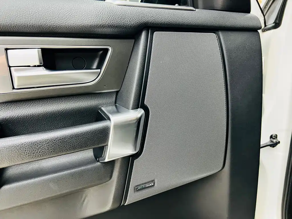 Land Rover Discovery 2016 — фото 8