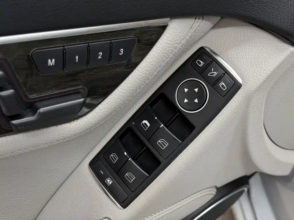 Mercedes-Benz C-Class 2011 — фото 12
