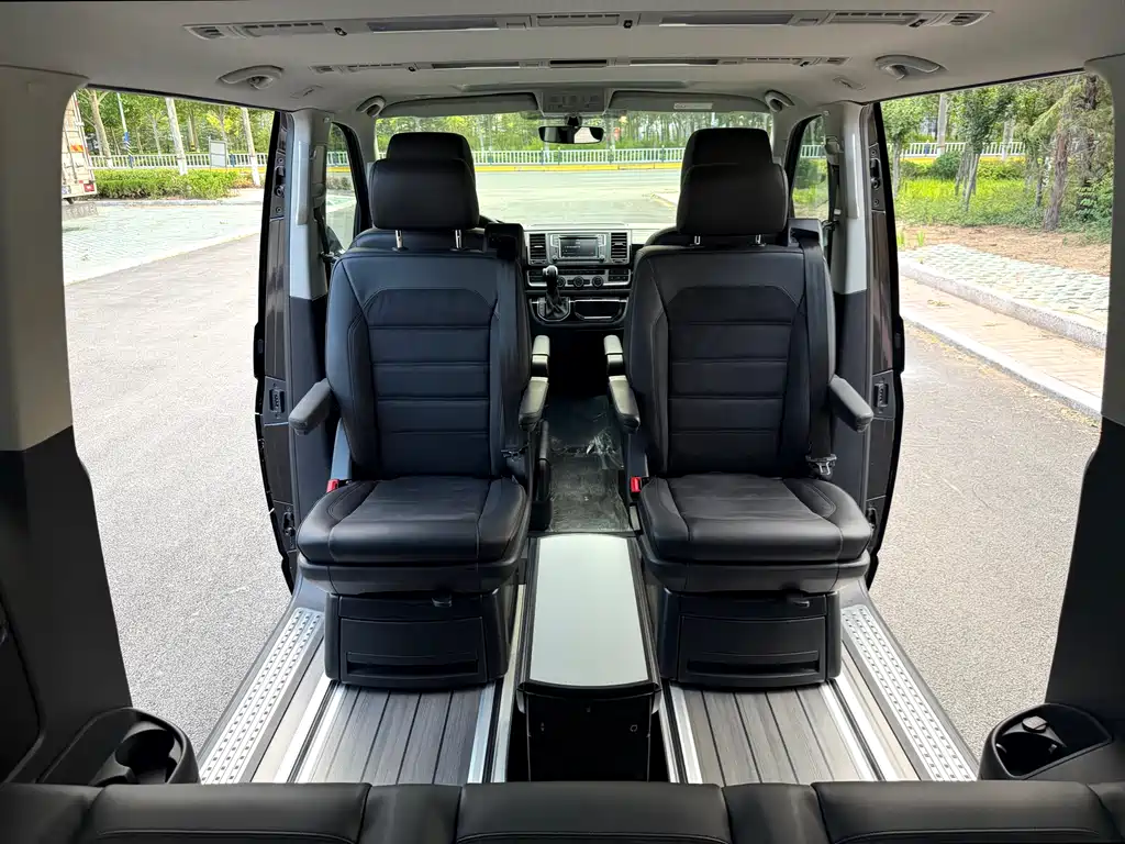 Volkswagen Multivan 2020 — фото 13
