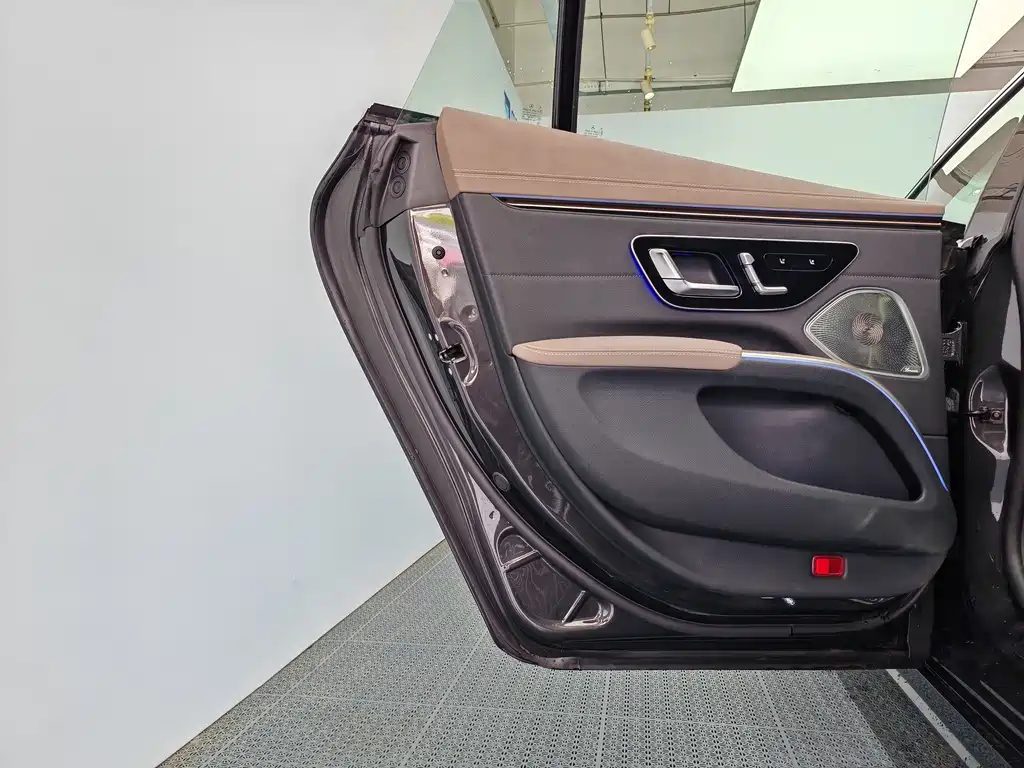 Mercedes-Benz EQS 2023 — фото 13