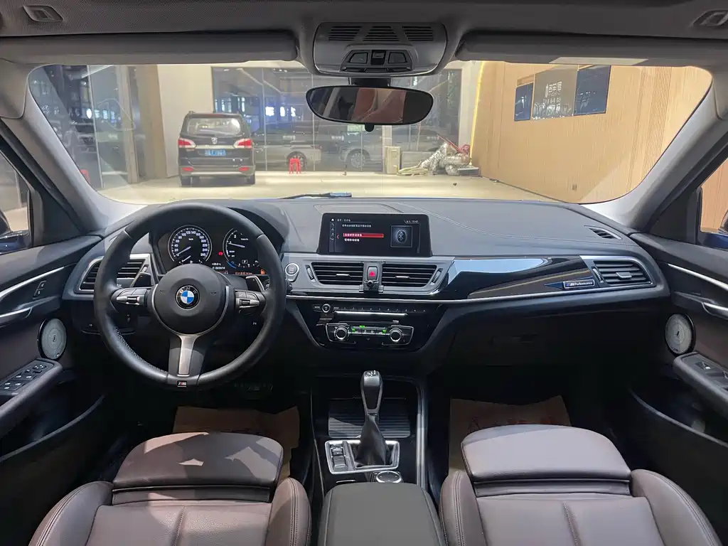 BMW 1 Series 2019 — фото 10