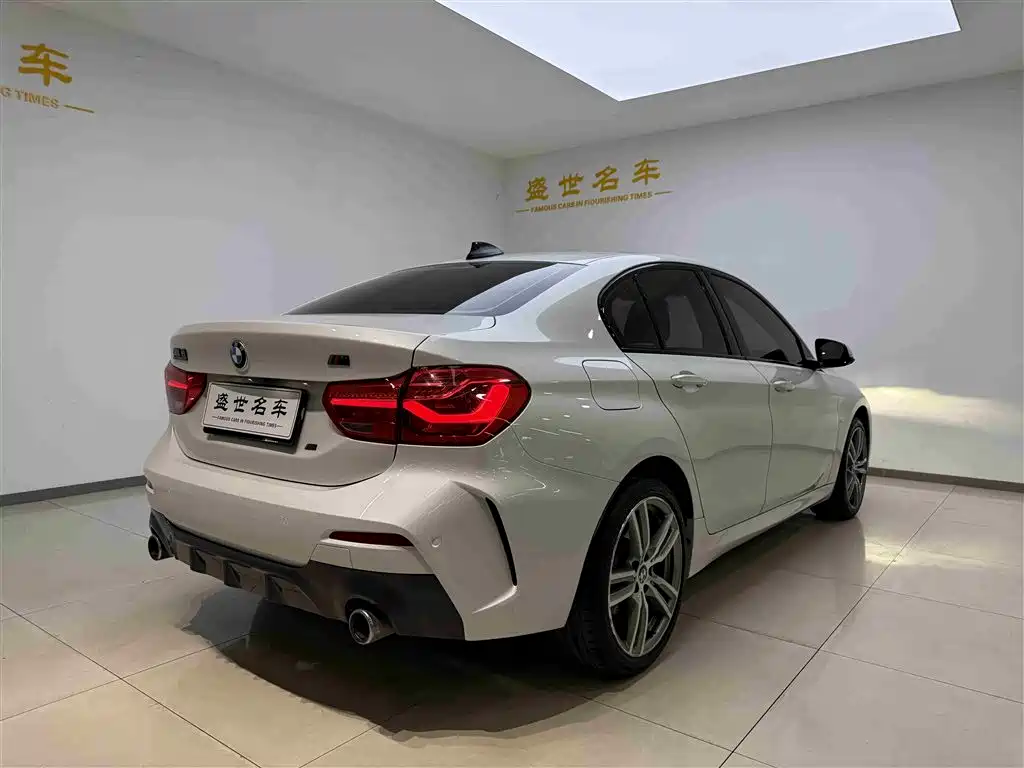 BMW 1 Series 2019 — фото 16