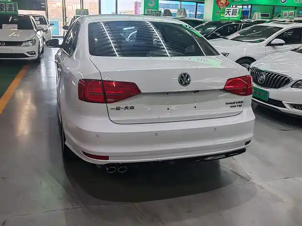 Volkswagen Sagitar 2018