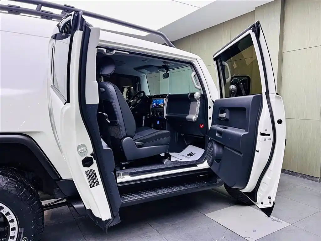 Toyota FJ Cruiser 2024 — фото 15