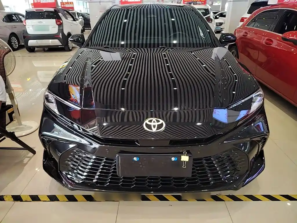 Toyota Camry 2025 — фото 3