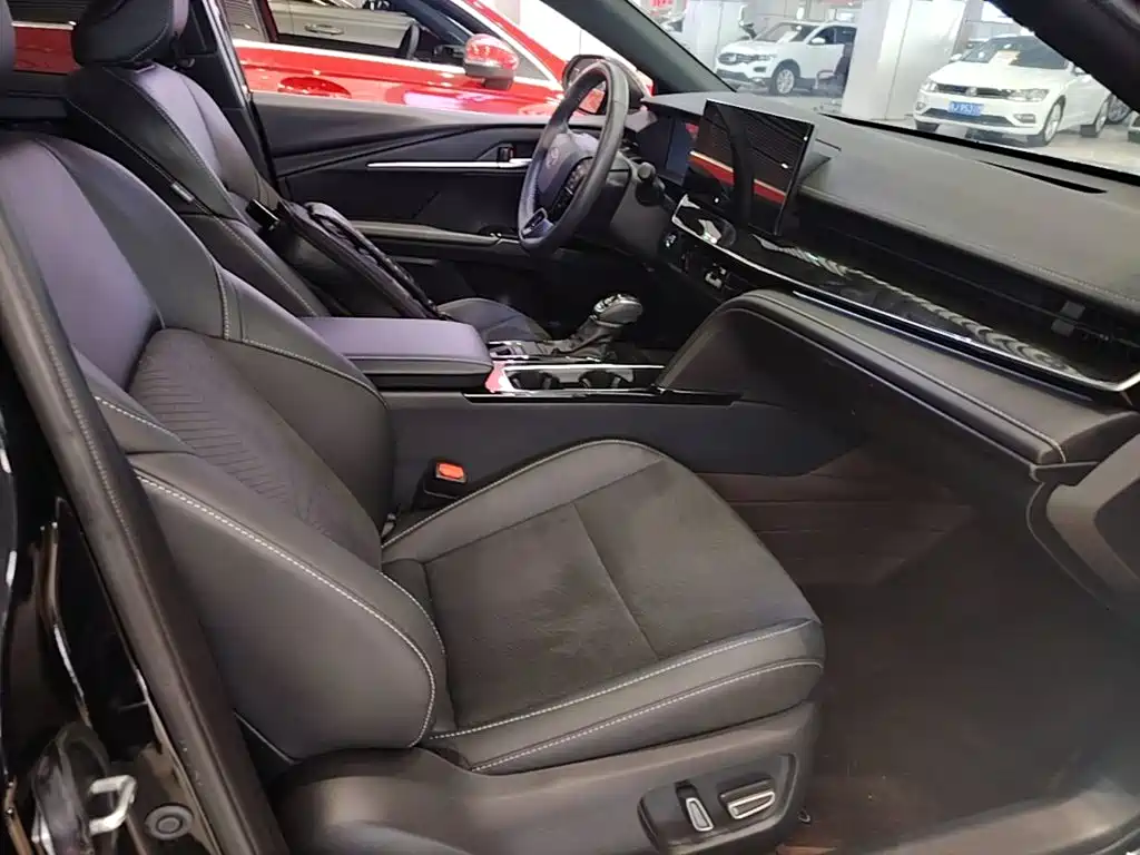 Toyota Camry 2025 — фото 25