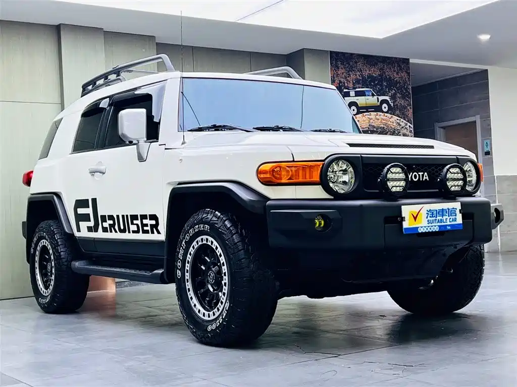 Toyota FJ Cruiser 2024 — фото 3