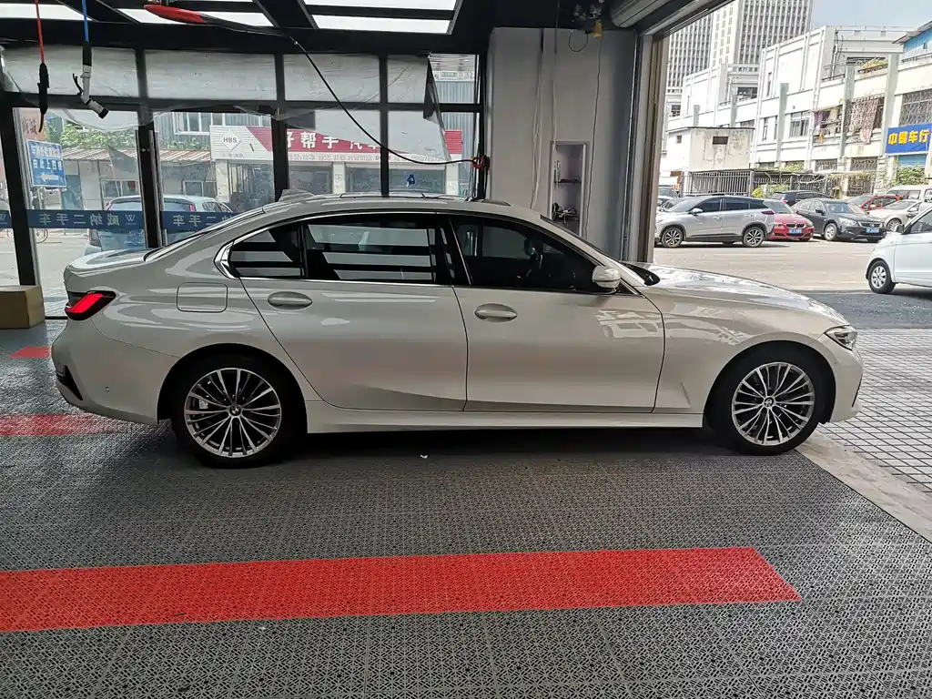 BMW 3 Series 2019 — фото 8