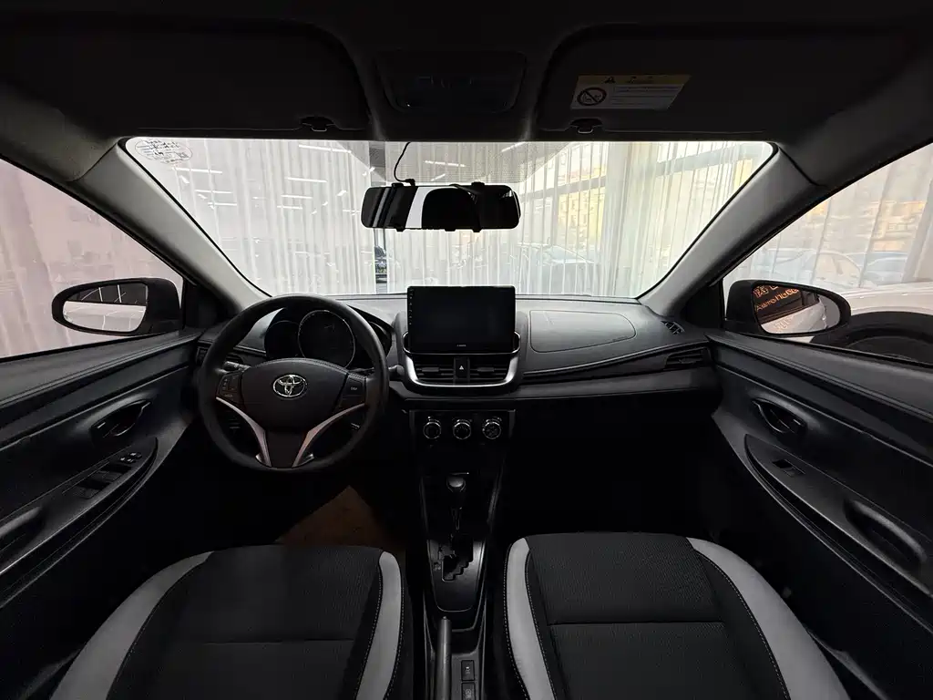 Toyota Yaris L 2022 — фото 14