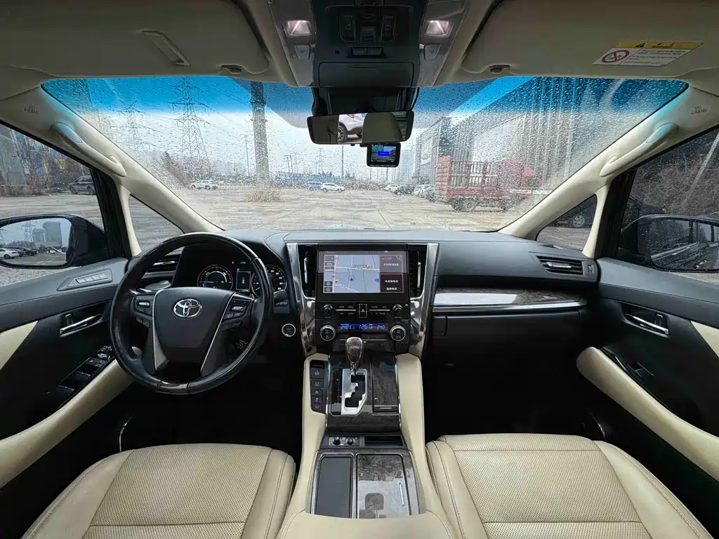 Toyota Alphard 2023 — фото 8