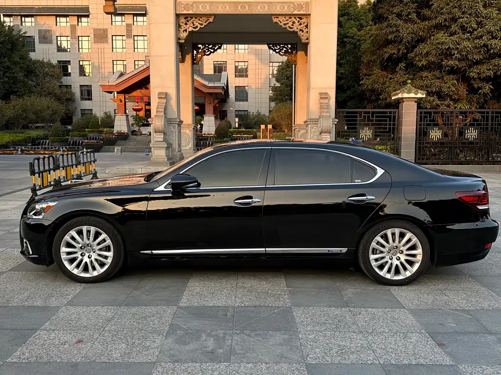 Lexus LS 2014 — фото 4