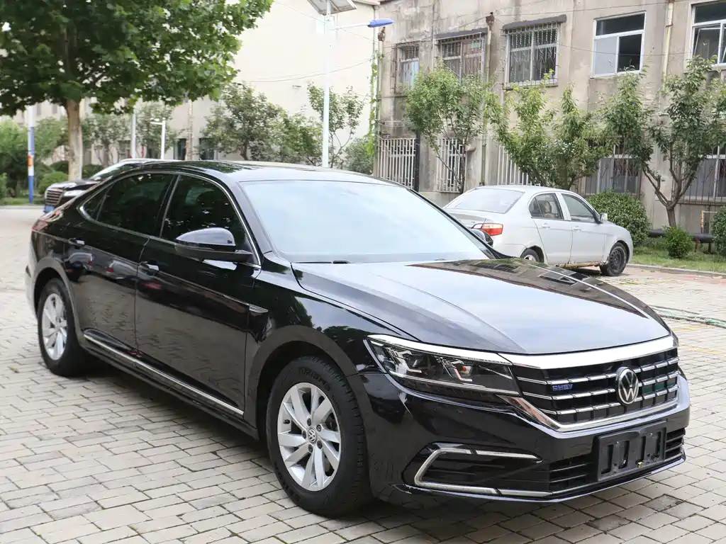 Volkswagen Passat Plug-In Hybrid 2020 — фото 3