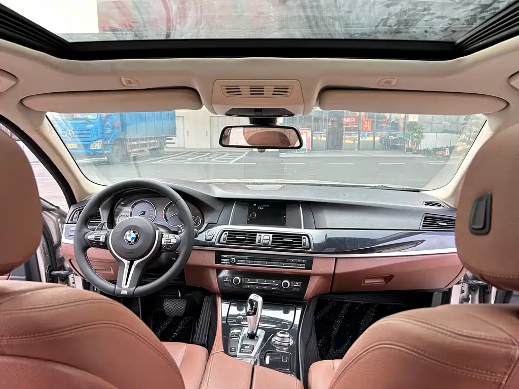 BMW 5 Series 2017 — фото 9