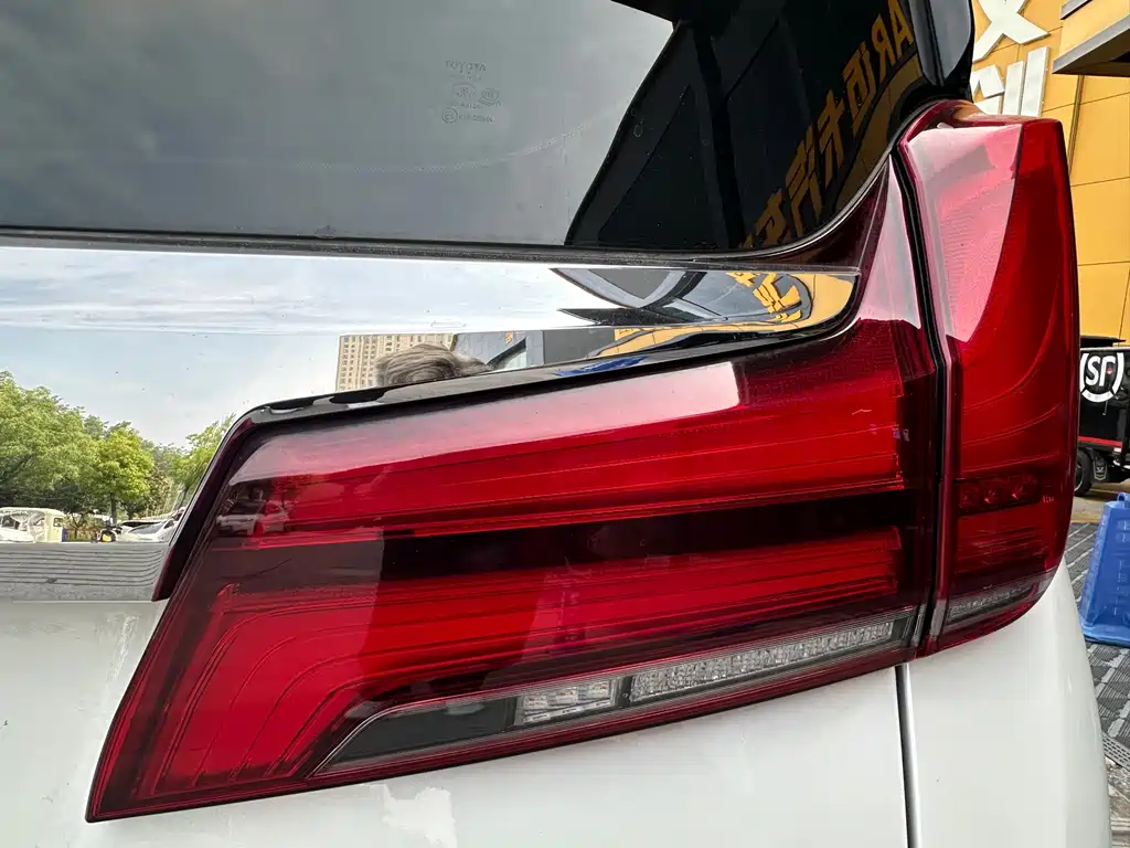 Toyota Alphard 2020 — фото 10