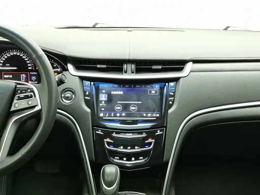 Cadillac XTS 2018 — фото 12