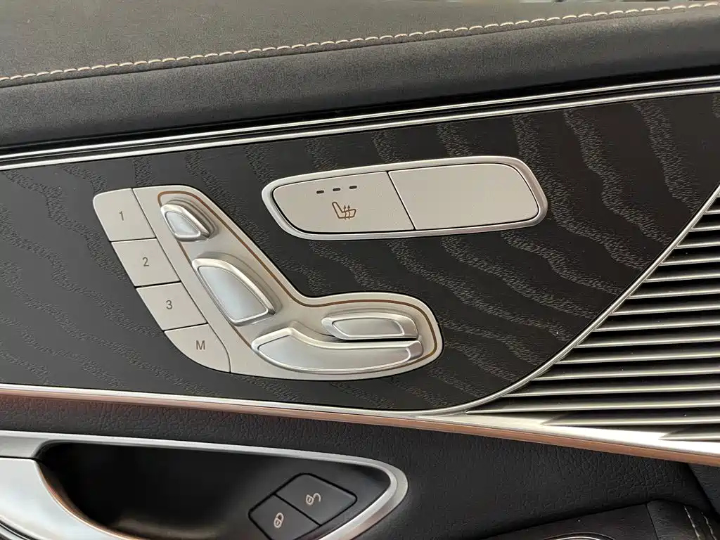 Mercedes-Benz EQC 2022 — фото 23