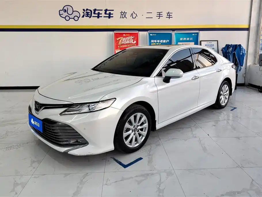 Toyota Camry 2021 — фото 1