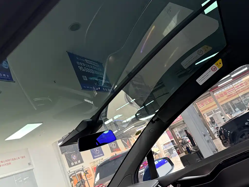 Tesla Model X 2018 — фото 27