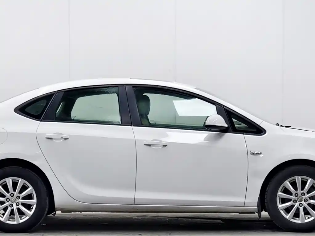 Buick Excelle 2014 — фото 8